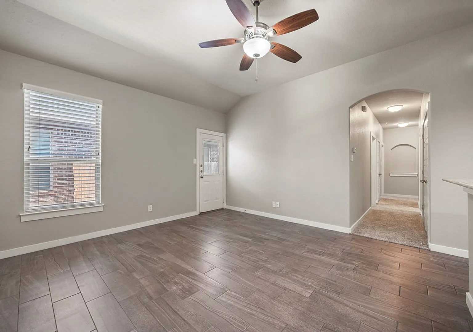 Beautiful 3 Bedroom Duplex Located in New Braunfels, Texas! — Photo 3