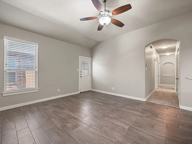 574 Creekside Frst — Photo 6