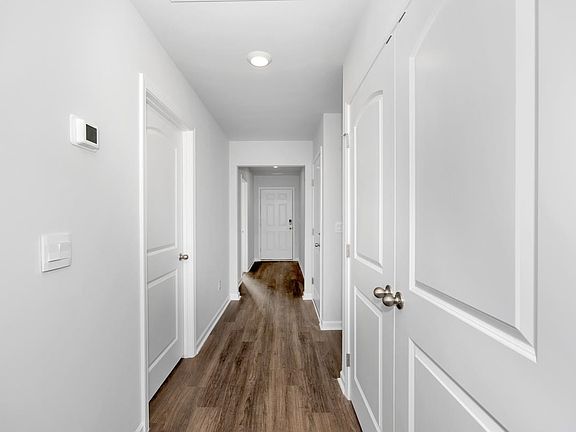 3rd image of 1513 Heritage Cir