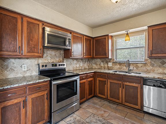 5th image of 6229 Maple Springs Dr