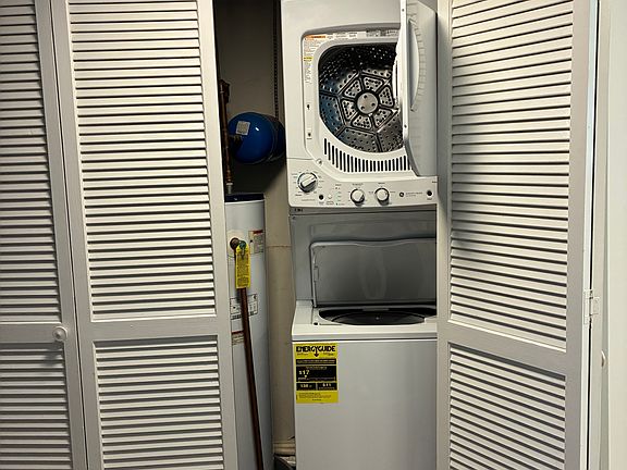 2nd image of 3024 S Buchanan St APT B1