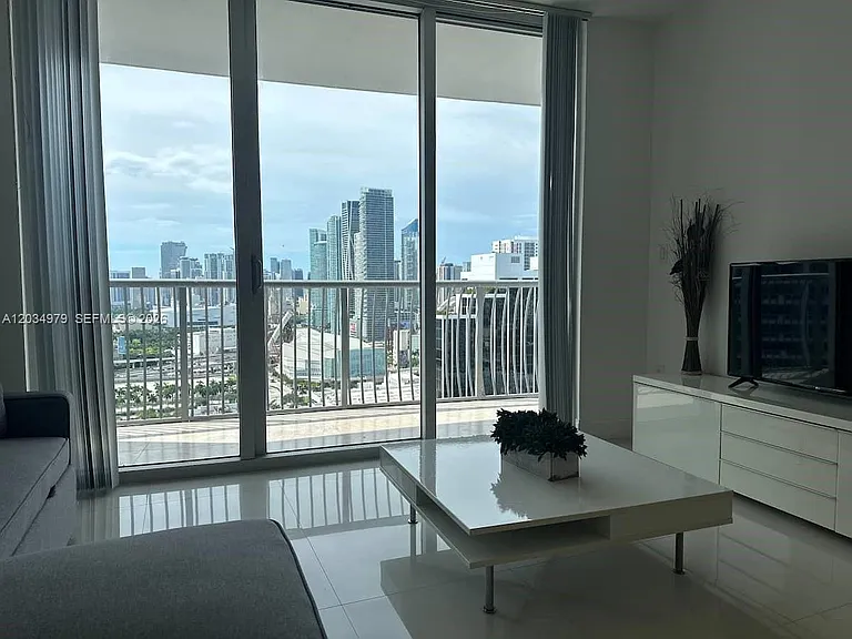 1750 N Bayshore Dr #3010 — Photo 15