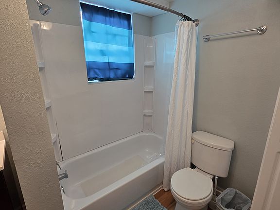 5th image of 505 E Avenue F