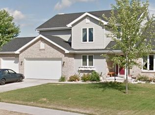 8405 Oakmont Dr, Madison, WI 53717