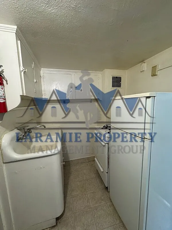 1 bed, 1.0 bath, $749 — Photo 2