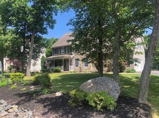 13 Greystone Dr, Mountain Top, PA 18707