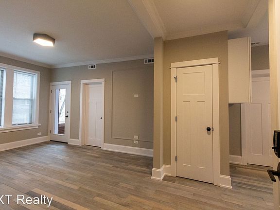 3rd image of 3549-51 N Hamlin Ave #2N