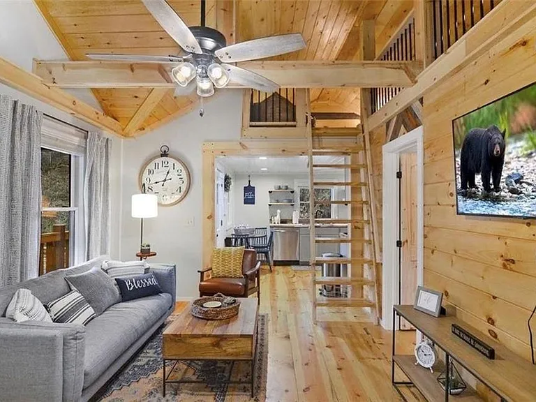 165 Corbin Hill Rd — Photo 3