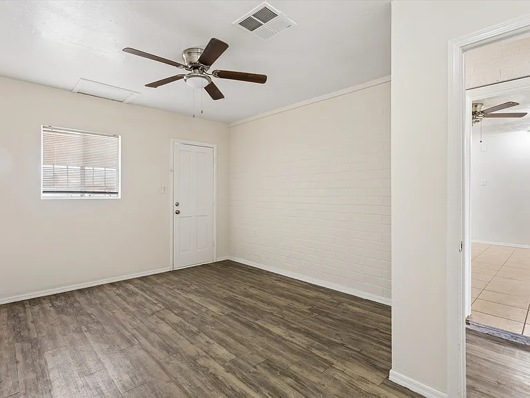 735 E South Mountain Ave — Photo 5