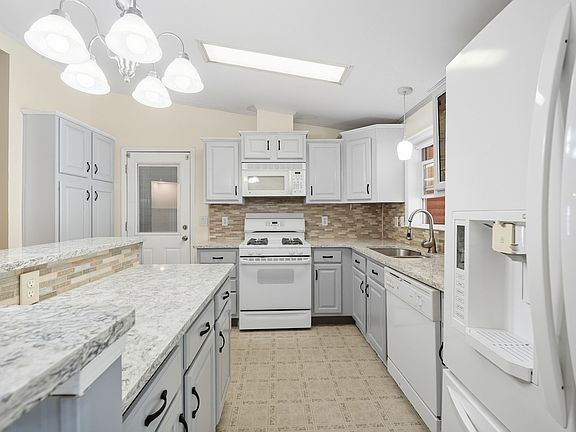 2nd image of 54 Sunrise Ln