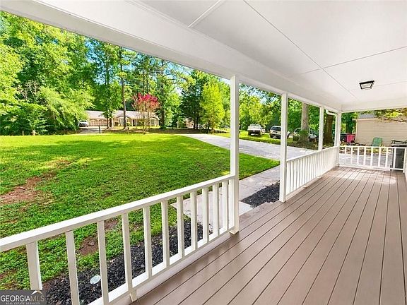 3rd image of 135 Willow Shoals Dr
