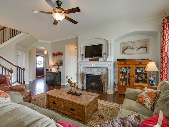 5th image of 309 Crescent Moon Cir