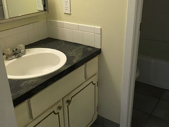 4th image of 815 E Ivinson St APT 5