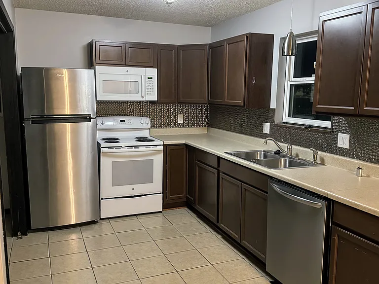 308 SE Melody Ln #A — Photo 4