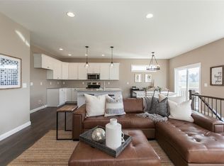 6915 Stone Terrace Dr SW, Cedar Rapids, IA 52404