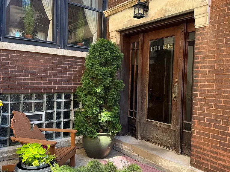 1414-1416 W Farragut Ave — Photo 1