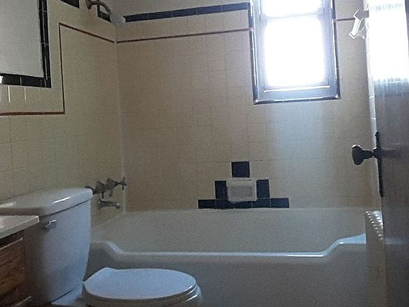 5th image of 948 Ludlow Ave APT 3