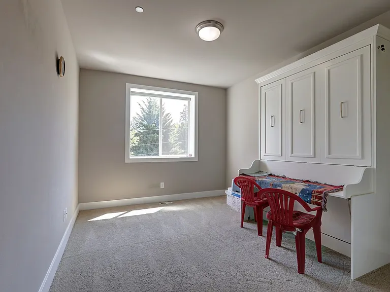 24396 NE 27th Pl — Photo 31