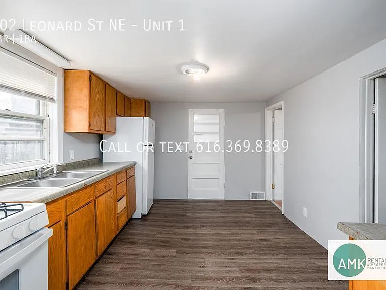 202 Leonard St NE #1 — Photo 6