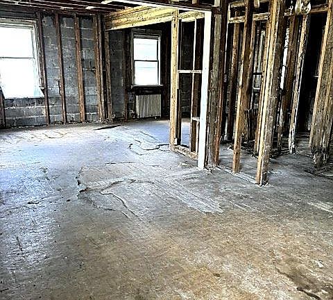 3rd image of 416 Alexander Ave