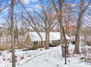 203 Oakridge Ct, Valparaiso, IN 46385
