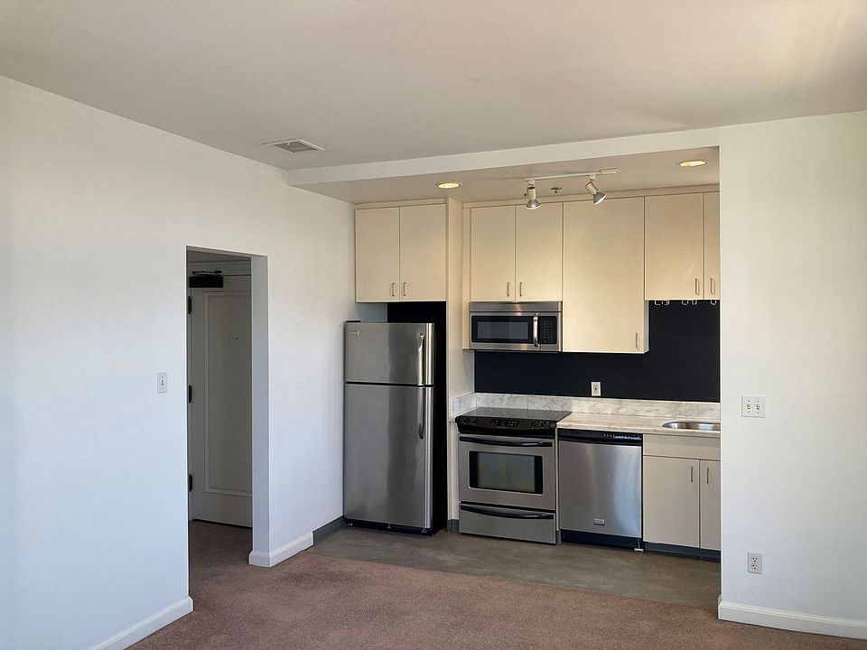 1st image of 702 Ash St Unit 403