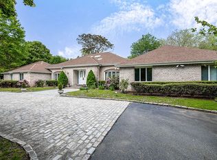 2 Mill Pond Ln, Locust Valley, NY 11560