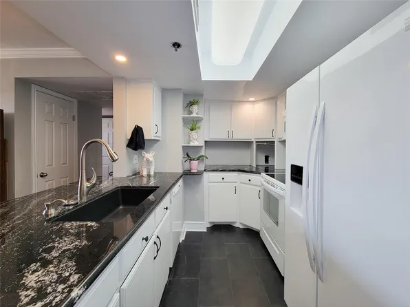 3525 Sage Rd APT 402, Houston, TX 77056