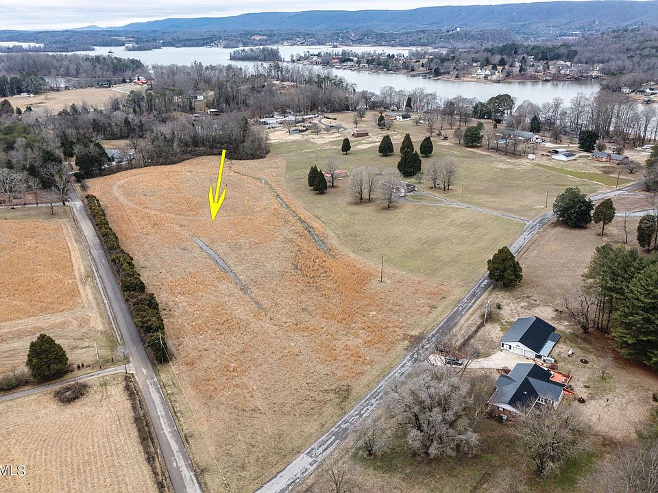 1st image of 560 Ruth Rd