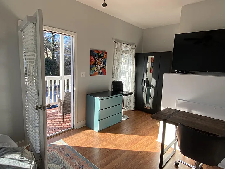 130 Vanira Ave SE #B — Photo 1