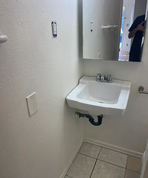 404 E Balboa Blvd — Photo 10