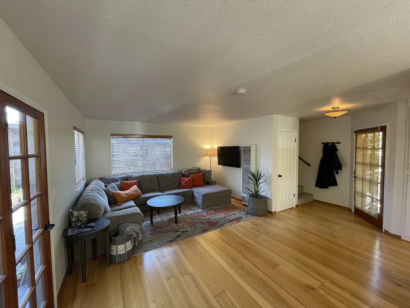 2 bedroom house blocks to the beach — Photo 3