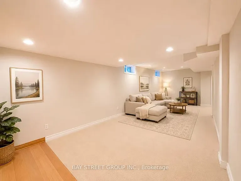 1054 Chateau Ct — Photo 38