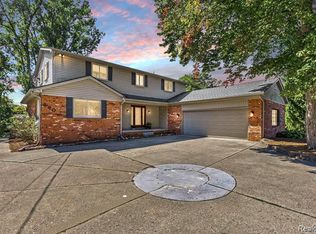 880 Arttdale Dr, White Lake, MI