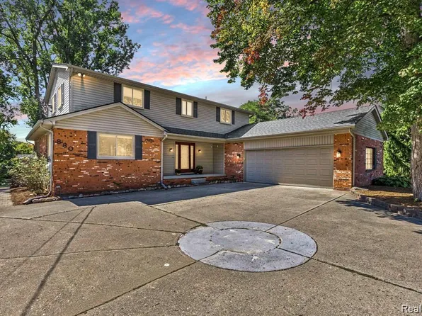880 Arttdale Dr, White Lake, MI 48383