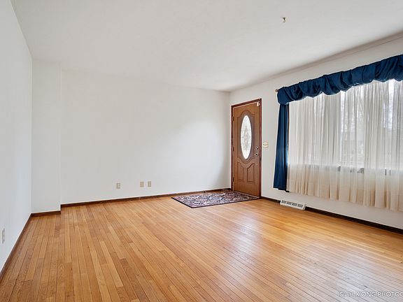 5th image of 325 Calkins Dr