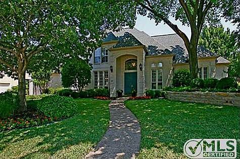 2nd image of 815 Parkdale Dr
