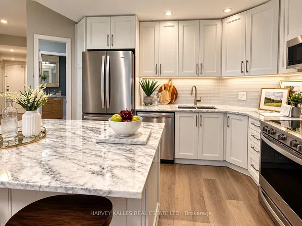 218 Queens Quay W #502, Toronto, ON M5J 2Y6