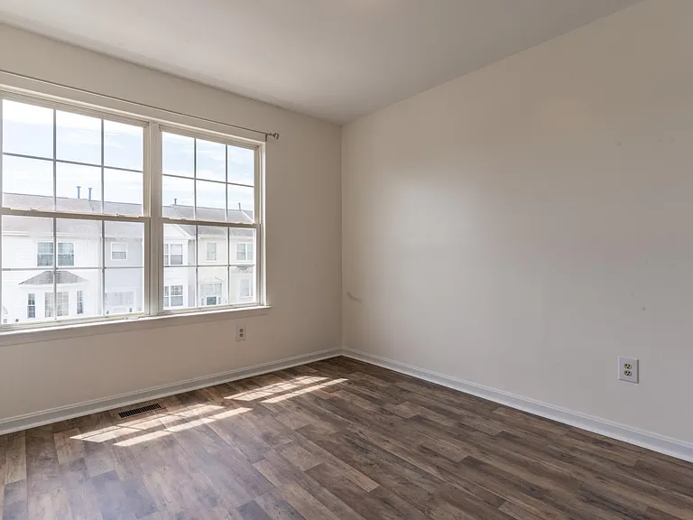 5601 Ashburn Ter — Photo 22