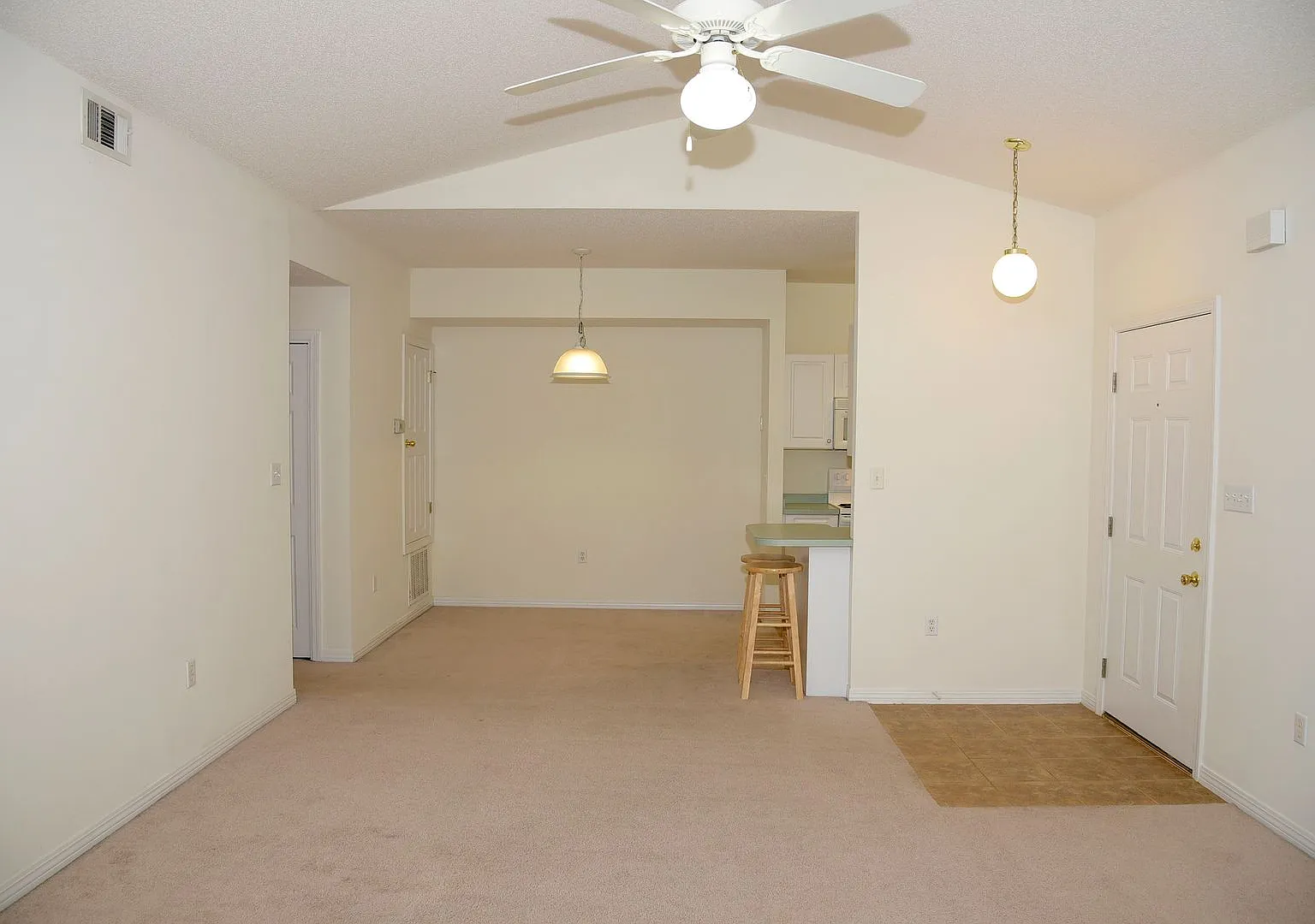 Second Floor Unit at The Oaks! — Photo 4