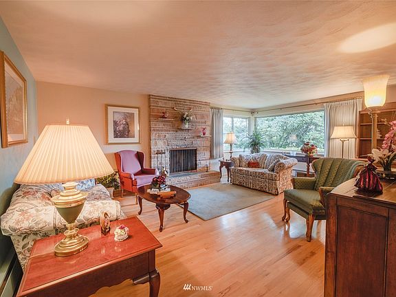 3rd image of 2903 92nd St E