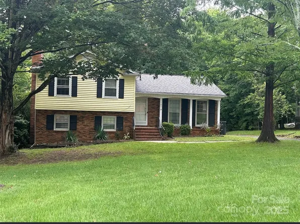 1601 Bonnie Ln, Charlotte, NC 28213