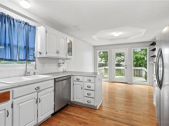5th image of 7000 NE 72nd St