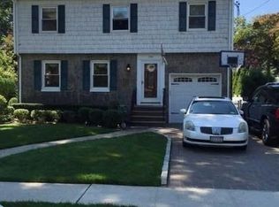 284 E Euclid St, Valley Stream, NY 11580