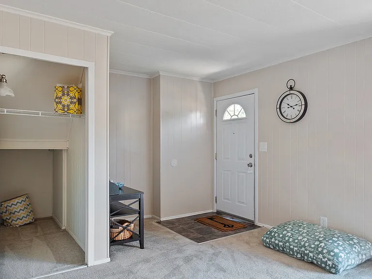 Oxford Manor Apartments and Townhomes — Photo 13