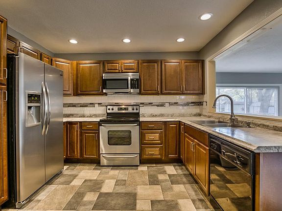 5th image of 11511 W 70th St
