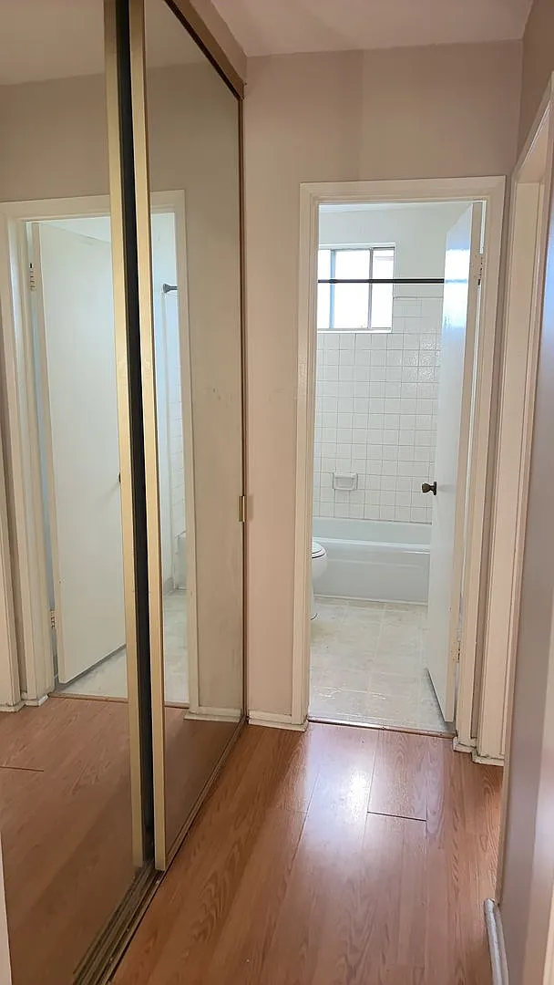 1 Bed 1 Bath Condo With One Parking — Photo 3