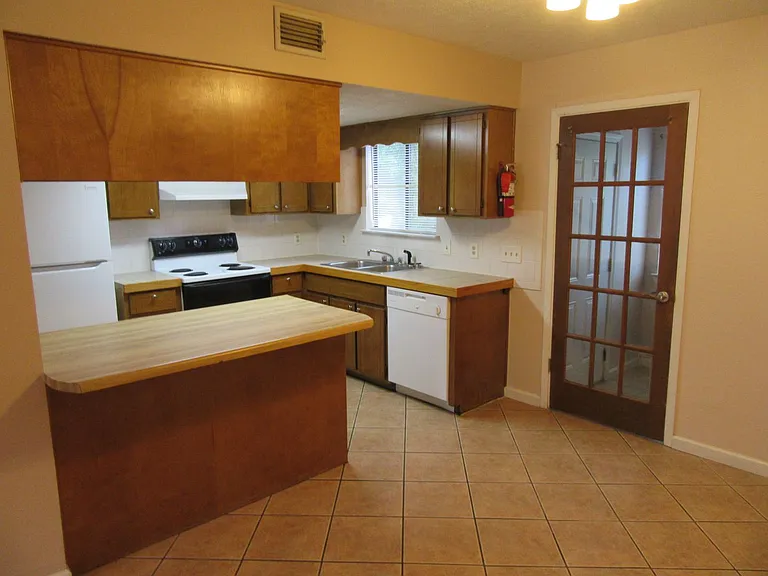 804 West St — Photo 7