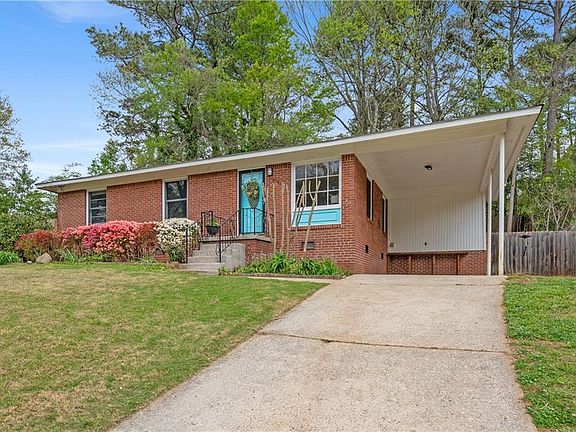 2nd image of 1019 Greenbriar Cir
