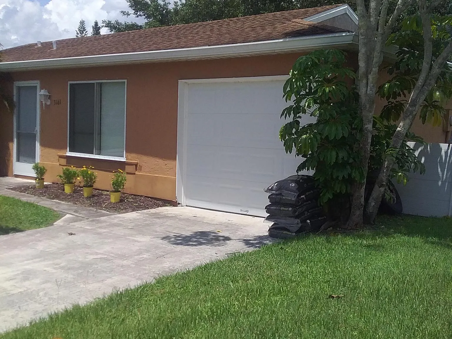 2 bed, 1.5 bath, 1225 sqft, $2,200 — Photo 2